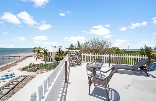 Coupon Bight Aquatic Preserve Apartment | Ocean View Suite Barnacle Resort