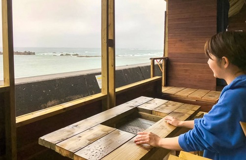 Inami Cottage | Ocean View Suite with Pool & Breakfast in Wakayama
