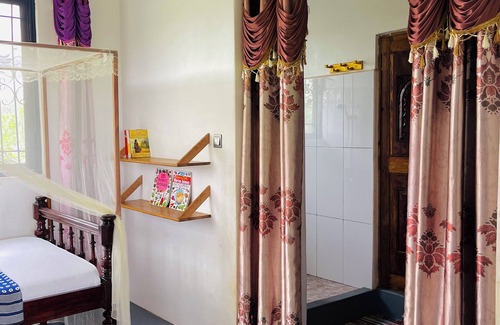 Kidoti Bed & Breakfast | Relaxing Ocean View Room at The Adventure Villa with Breakfast