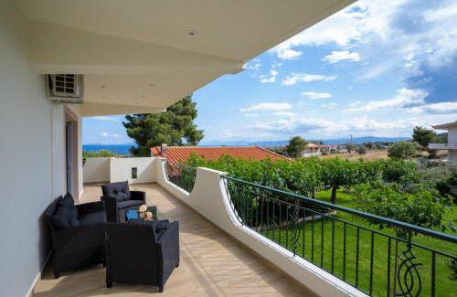 Kineta Apartment | Beautiful Ocean View Villa - Guest Rated 9.5/10
