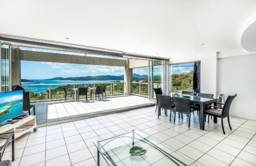 Hamilton Island Apartment | Relaxing Ocean Sunsets at Skiathos - 4-Star Retreat