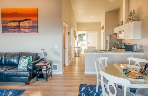 Depoe Bay Condo | Pet-Friendly Oceanfront Retreat with Whale Watching in Depoe Bay