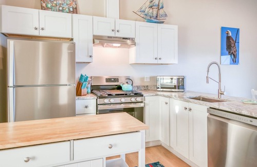 Depoe Bay Condo | Pet-Friendly Oceanfront Retreat with Whale Watching in Depoe Bay