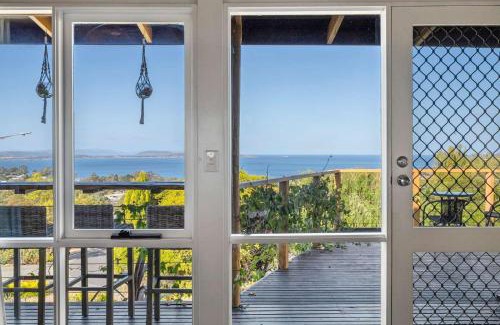 Blackmans Bay House | Ocean Views 20kms from CBD Sleeps 10