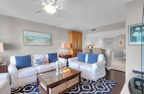 Isle of Palms Condo | Oceanfront Bliss with Pool Access & Large Screen Porch