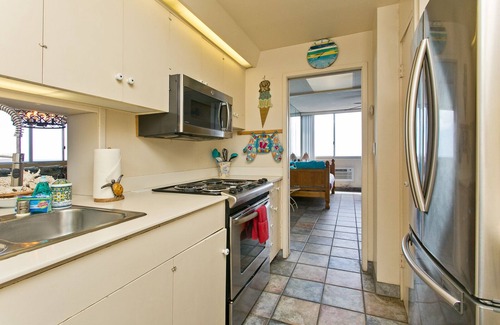 Waikiki Condo | Unforgettable Ocean Views and Breathtaking Sunsets Await