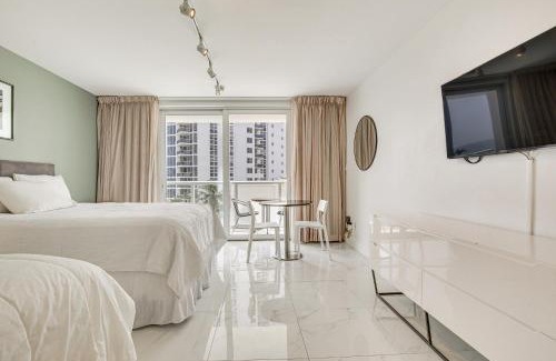 Sunny Isles Beach Apartment | Ocean View Resort Studio in Sunny Isles Beach