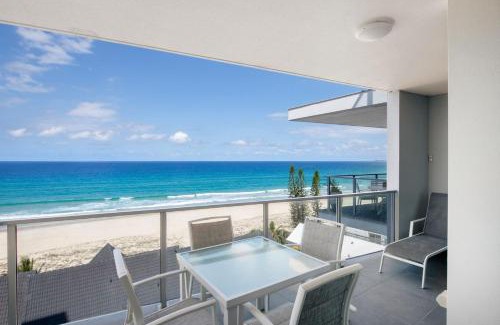 Palm Beach Apartment | Relaxing Ocean Views Apartment with Rooftop Pool Access