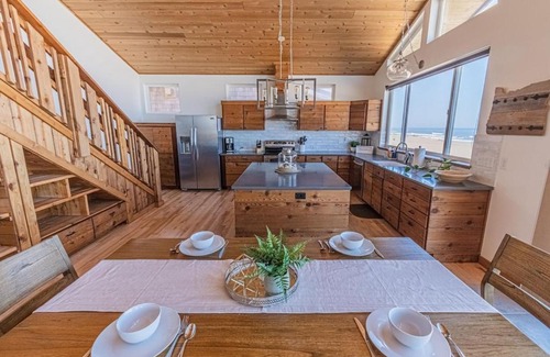 Kiwanda Shores House | Ocean View Getaway with Private Beach Access