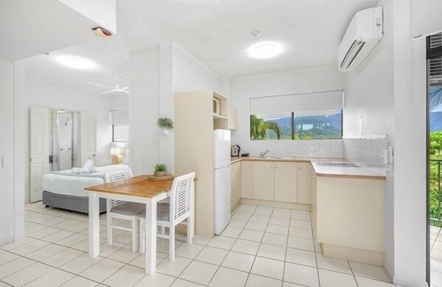 Trinity Beach Apartment | Family-Friendly Retreat with Breathtaking Ocean Views