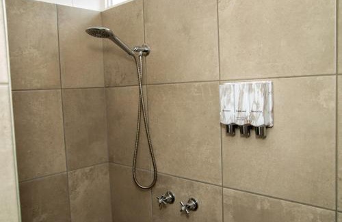 Kalimna Hotel | Budget-Friendly Ocean Views Motel in Lakes Entrance