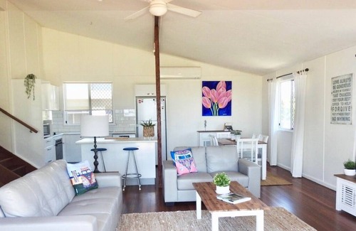 Woodgate House | Ocean Views on the Esplanade