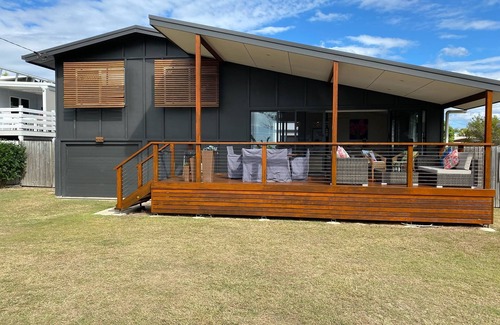 Woodgate House | Ocean Views on the Esplanade