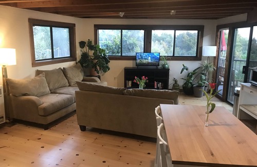 Marin County House | Oceanfront Retreat with Private Parking and Spa Amenities