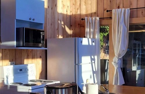 Powell River Cabin | Relaxing Ocean Views & Sunset Beach Cabin with Fire Pit