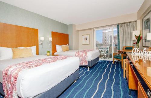 Ala Moana House | Ocean View Retreat: Steps to Waikiki Beach and Shopping