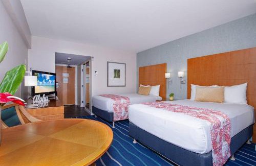Ala Moana House | Ocean View Retreat: Steps to Waikiki Beach and Shopping