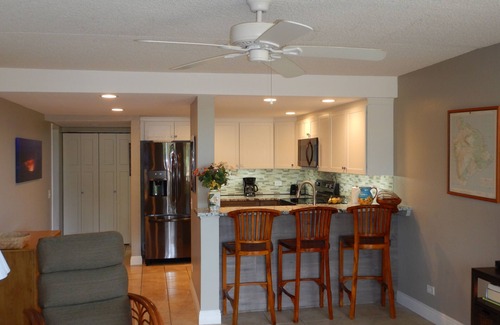 Historic Kailua Village Condo | Oceanfront Retreat: Walk to Beach, Pool & Gorgeous Views