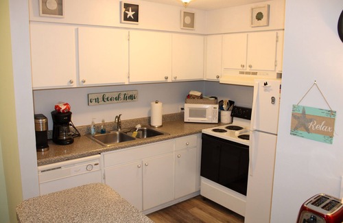 Demere Park Condo | Exceptional Ocean Walk Condo with Pool & Ocean View