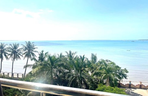 Msasani Apartment | Oceanfront Beach Apartment with Pool and Ocean Views