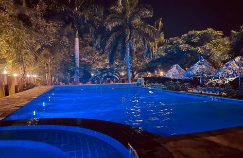 Msasani Apartment | Oceanfront Beach Apartment with Pool and Ocean Views