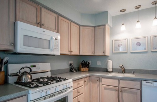Lighthouse District Condo | Ocean Wave A - Family-Friendly Oceanview Condo on Cannery Row