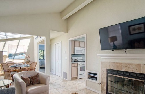 Lighthouse District Condo | Ocean Wave A - Family-Friendly Oceanview Condo on Cannery Row