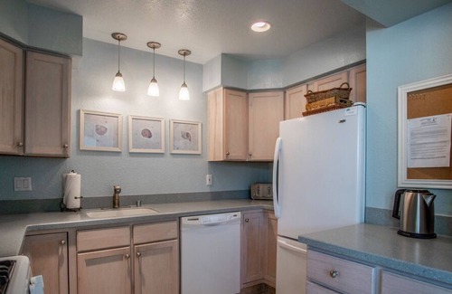 Lighthouse District Condo | Ocean Wave A - Family-Friendly Oceanview Condo on Cannery Row