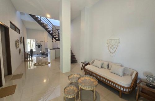 Selong Belanak Villa | Experience Ocean Wave Lombok: 4 BR Villa with Infinity Pool