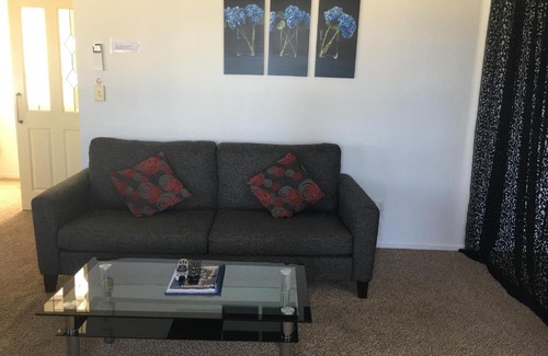 Mount Maunganui Hotel | Beachfront Getaway at Ocean Waves Motel with Ocean Views
