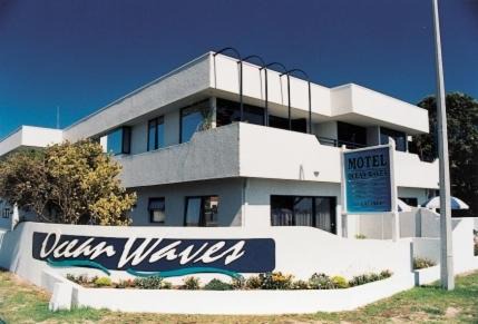 Mount Maunganui Hotel | Beachfront Getaway at Ocean Waves Motel with Ocean Views