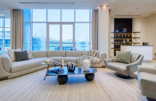 Palm Jumeirah Villa | Exclusive Oceana Resort Penthouse with Ocean Views & Jacuzzi