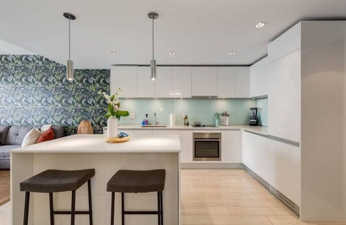 Victoria Park Condo | Stylish 1 Bdrm Oceana in Guardian Building Awaits You