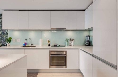 Victoria Park Condo | Stylish 1 Bdrm Oceana in Guardian Building Awaits You