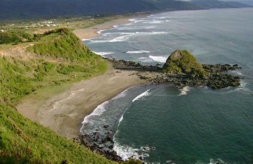 Valdivia House | Oceana Suites in Curiñanco: Beachfront Bliss Awaits