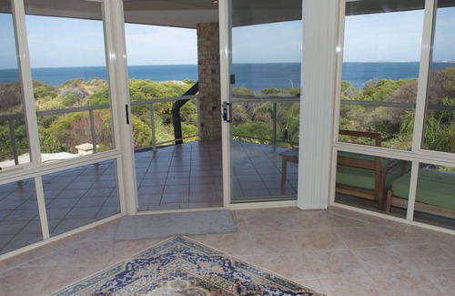 Warnbro House | Beachfront Family Retreat at Oceana Sunset with Stunning Views
