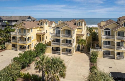 Kill Devil Hills House | Luxury KD2 Grande Luxxe: Oceanfront Retreat with Pool & Theater