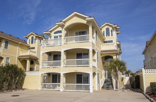 Kill Devil Hills House | Luxury KD2 Grande Luxxe: Oceanfront Retreat with Pool & Theater