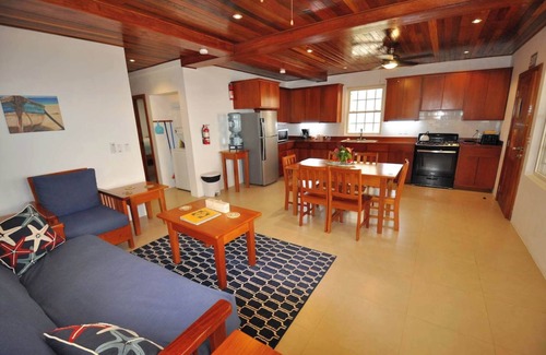 Caye Caulker House | Oceanfront Retreat: 2 Bed, Private Dock & Pool Access