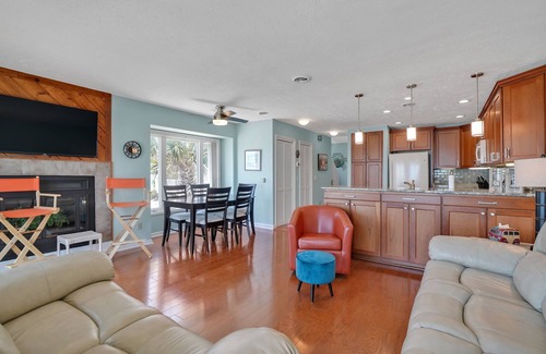 Kure Beach Condo | Oceanfront 2-Story Retreat with Pools and Hot Tub
