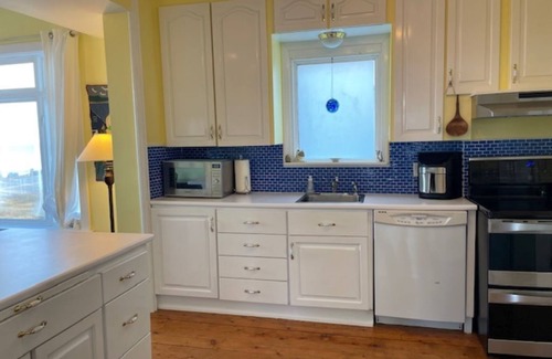 Feltzen South House | Oceanfront 3-Bedroom Captain's House with Spa & Hot Tub