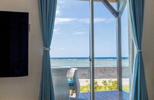 Taketomi-jima Taketomi-cho House | Oceanfront Oasis with Kitchen & Breakfast in Ishigaki