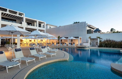 Buzzards Condo | Oceanfront 3bd Penthouse at the Beachfront Flats