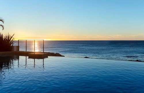 Buzzards Condo | Oceanfront 3bd Penthouse at the Beachfront Flats