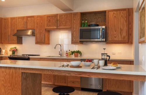 Ireland Island Apartment | Oceanfront 3-Bed Retreat with Private Patio & Garden