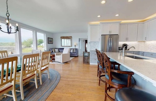 Mid-Coast and Islands House | Beachfront Colonial Home with Pool & Ocean Views, Rated 9.8