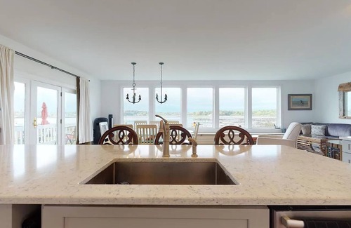 Mid-Coast and Islands House | Beachfront Colonial Home with Pool & Ocean Views, Rated 9.8
