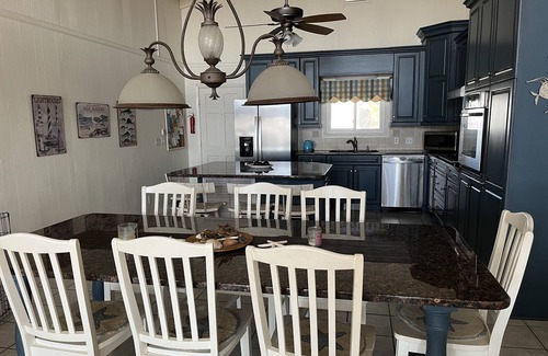 Sunset Beach House | Oceanfront 4 Bedroom Home - Guest Rated 10/10 & Ocean View