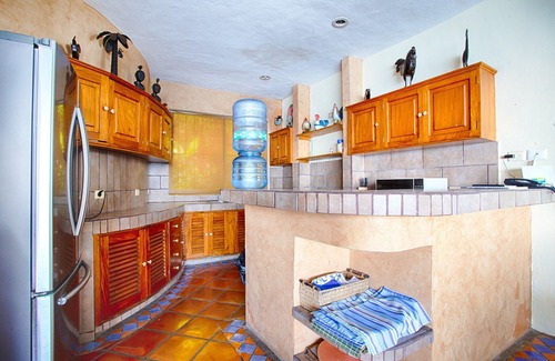 Mismaloya House | Beachfront 5BD Villa with Pool and Spa Amenities