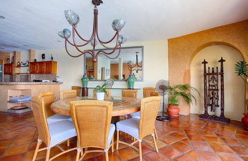 Mismaloya House | Beachfront 5BD Villa with Pool and Spa Amenities